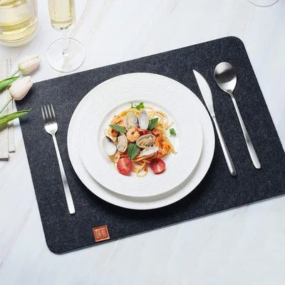 Produktbild von DigiRigi® Filz-Platzset 6er Set Anthrazit – Tischsets/Platzmatten 44×32 cm, abwaschbar, 90% Polyester/10% Polypropylen