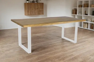 Produktbild von Esstisch Baumkante Akazie massiv eichenfarben 220 x 100 U-Gestell weiß CALI