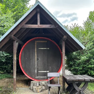 Produktbild von Jochen Schweizer Übernachtung im Spreewälder Gurkenfass Lübben für 2 (1 Nacht); Erlebnis verschenken oder selbst erleben; Gutschein gültig für 2 Personen