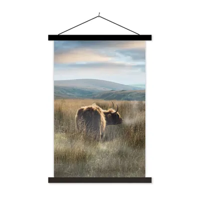 Produktbild von MuchoWow® Textilposter Schottische Highlander - Nebel - Gras 60x90 cm mit schwarzem Rahmen - Poster Wohnzimmer