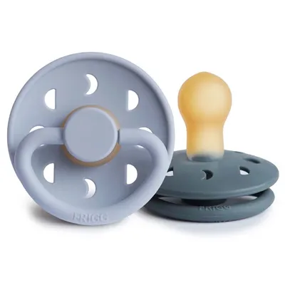 Produktbild von FRIGG Mondphasen Moon Phase Schnuller Latex Kirschform Cherry Beruhigungssauger (Klein (0-6 Monate),Powder Blue/Slate)