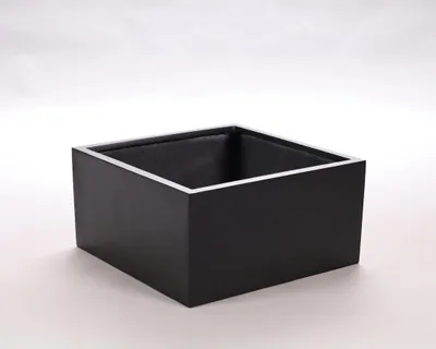 Produktbild von Elegant Einrichten | Pflanzkübel | Fiberglas | niedrige quadratisch | 50x50x20cm | schwarz-matt.