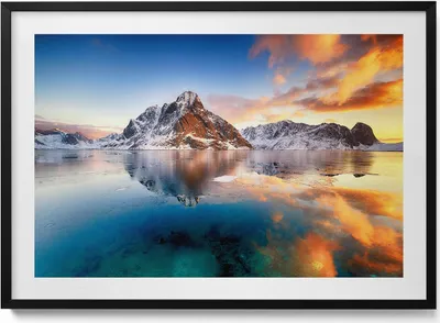 Produktbild von Schöne Landschaft mit Wasser und Bergen am Abend– Wandbild mit Rahmen – Gerahmtes Bild  – Wanddekoration – 100x70 cm –  Schwarz Rahmen