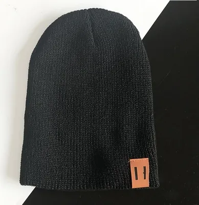 Produktbild von Einfarbige schwarze Mütze für kaltes Wetter KP12310