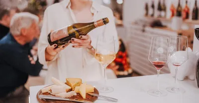 Produktbild von mydays Wein & Käse Tasting München; Erlebnis verschenken oder selbst erleben; Gutschein für 1 Person(en)