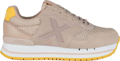 Productafbeelding van Sneakers van het merk Munich, model 1699018, in de kleur roze, maat 39