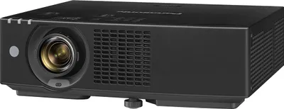 Image de Panasonic PT-VMZ82BEJ Projecteur avec configuration ultralégère haute performance, possibilité de montage maximale et 8000 lumens en noir