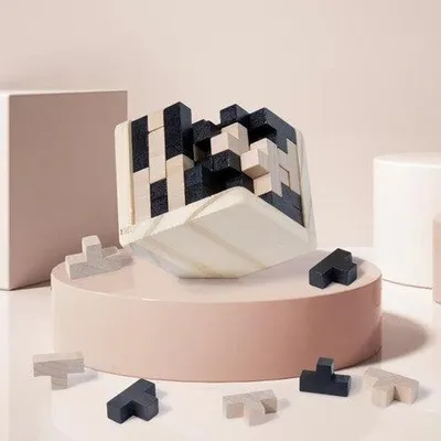 Produktbild von Denkspiel aus Holz, Stapelwürfel mit T-förmigen Bausteinen, 52 Teile, 7x7x7 cm