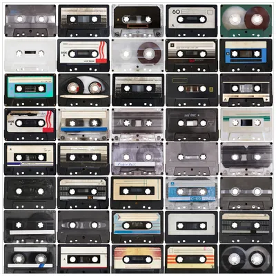 Produktbild von Wallario Sticker / Aufkleber für Kühlschrank / Geschirrspüler / Küchenschränke, selbstklebende Folie - 60 x 60 cm, Motiv: Retro Kassetten
