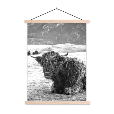 Produktbild von MuchoWow® Textilposter Schottischer Highlander - Berg - Tiere 40x53 cm mit holzfarbenen Rahmen - Schlafzimmer