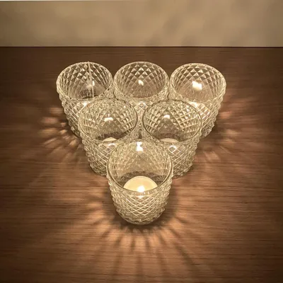 Produktbild von 12 Teelichthalter, Glas, Vintage, transparente Kerzenhalter mit Diamantmuster, geeignet für Hochzeiten, Tischdekoration und Feiern (5,5 x 6)