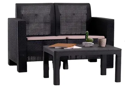 Produktbild von Stilvolles 2-teiliges Gartenmöbel-Set: 2-Sitzer-Sofa und Couchtisch.