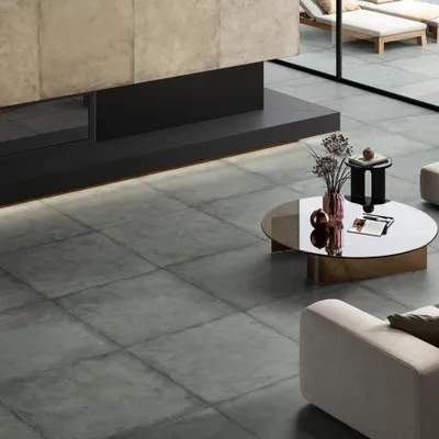 Imagen del producto de CASA39. Gres porcelánico con efecto cemento, color gris, dimensiones 30x60 cm. Fabricante: La Fabbrica. Colección: Ava. Modelo: Hurban