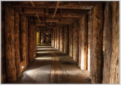 Produktbild von Wallario Wandbild Alter Tunnel in einer Salzmine in Polen, Größe: 70,30 x 100,30 cm, Poster mit weißem Kunststoffrahmen