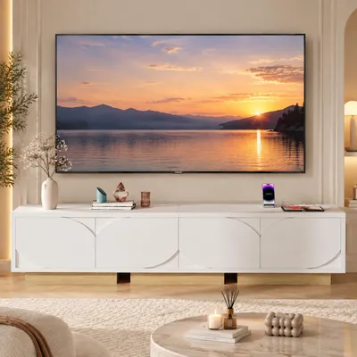 Productafbeelding van INONEFT TV-kast, modern tv-meubel met lage opstelling, voorzien van USB-oplaadfunctie, tv-tafel met opbergruimte en verstelbaar legplank, wit, AI-gegenereerde afbeelding