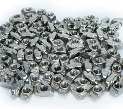 Imagen del producto de 200 tuercas con rosca M6 para perfil de aluminio con ranura de 8 mm, fabricadas en acero al carbono galvanizado