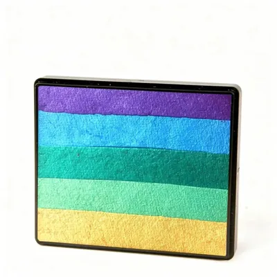 Immagine prodotto di La collezione Rainbow Cake Bejeweled di Cameron