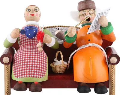 Produktbild von Oma und Opa auf Sofa (13cm) Räuchermann von Richard Glässer