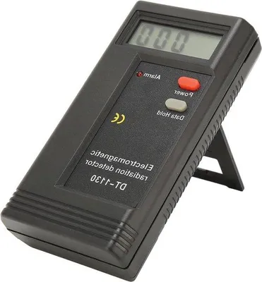 Immagine prodotto di Misuratore EMF portatile - Rilevatore di radiazioni con display LCD - Misuratore di intensità del campo elettromagnetico - Alta sensibilità - Per uso domestico, in ufficio e all'aperto - Contatore Geiger - Misurazione in interni ed esterni.