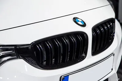 Für BMW F30 F31 PREMIUM Kühlergrill Sport Grill Gitter Schwarz in Glanz – Produktansicht