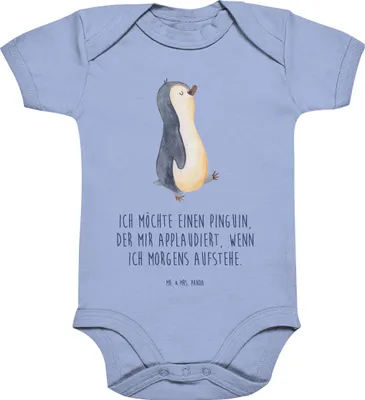 Produktbild von Mr. & Mrs. Panda babykleidung body Pinguin marschieren 6. - 12. Monat - Dusty Blue - Geschenk, Aufstehen, Babybody, Familie, baumwoll strampler, Baby, Frühaufsteher