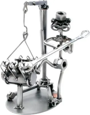 Produktbild von Metallfigur Motortechniker – handgefertigte Schraubenmännchen Skulptur