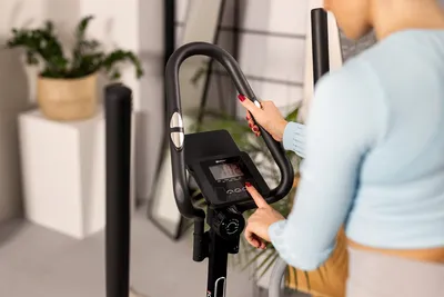 Produktbild von Hop-Sport Cross Stepper für zuhause HS-400B Icon Schwarz - 2-in-1 Crosstrainer und Stepper mit Trainingscomputer - innovatives Trainingsgerät