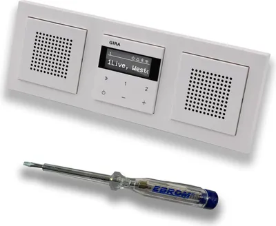 Produktbild von Gira Unterputz IP Internetradio 232003 + Bluetooth Komplett-Set mit 2 x Lautsprecher - E2 reinweiß glänzend mit 3fach Rahmen Gira 021329 inkl. EBROM Phasenprüfer zur Montage der Geräte