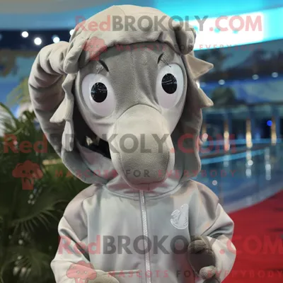 Obrázek produktu pro Postava REDBROKOLY maskota stříbrného mořského koně s mikinou a čelenkami