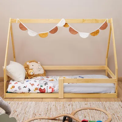 Produktbild von Hausbett LUSIA Kinderbett in Hausform, 80 x 160 cm, natur, Kiefernholz Kinderbett mit Rausfallschutz, ideal zum Schlafen und Spielen, Bodenbett, Montessori