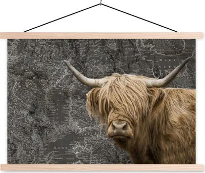 Produktbild von MuchoWow® Textilposter Schottische Hochlandrind - Weltkarte - Kuh 120x80 cm mit holzfarbenen Rahmen - Aufhängeset