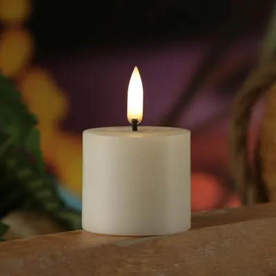 Produktbild von LED Mini Kerze THEA - Echtwachs - 3D Flamme - D: 5cm - H: 7,3cm - Timer - weiß