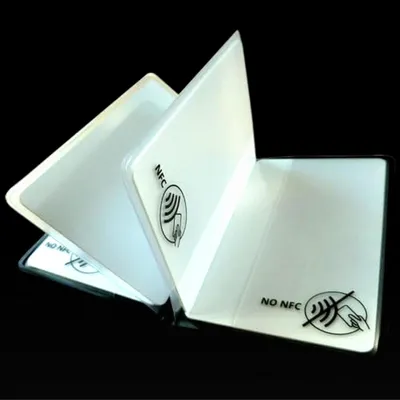 Produktbild von Patentierte Schutzhülle für 6 Karten | RFID NFC & Magnetfeld Blocker | Kartenschutz für Kreditkarte, EC-Karte, Personalausweis | 100% Datenschutz  von CTC/advanced