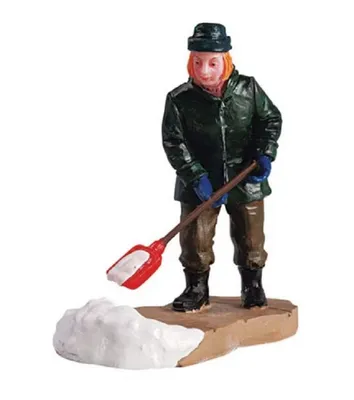 Diese Figur stellt eine Person dar, die bei winterlichem Wetter Schnee schaufelt. 