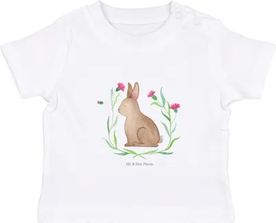 Produktbild von Mr. & Mrs. Panda Babyshirt Hase Sitzen 6. - 12. Monat - Weiß - Geschenk, Liebe, T-Shirt Baby, Oberteil, Kinder Top, Frohe Ostern, , Kaninchen, Osterhase, Grüße