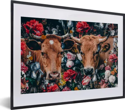 Produktbild von MuchoWow® MuchoWow® Gerahmtes Poster Kuh - Blumen - Tiere - Porträt 40x30 cm - Poster mit zchwarzem Bilderrahmen - Bilderrahmen - Poster im Rahmen