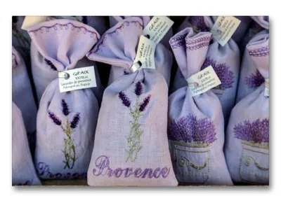 Produktbild von Premium Textil-Leinwand 90x60cm quer handgemachte Lavendelsäckchen in Lourmarin | Wandbild, HD-Bild auf Keilrahmen, Fertigbild auf hochwertigem Vlies, Leinwanddruck von Joana Kruse
