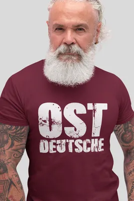 Produktbild von Herren T-Shirt "Ostdeutsche" Funshirt Shirt Lustig DDR Ostdeutschland Burgundy/Weiß M