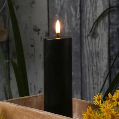 Produktbild von LED Stumpenkerze MIA - Echtwachs - realistische 3D Flamme - H: 15cm - D: 5cm - schwarz