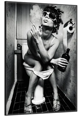 Produktbild von Wallario Wandbild Kloparty - Sexy Frau auf Toilette mit Zigarette und Schnaps, Größe: 70,30 x 100,30 cm, Poster mit schwarzem Aluminiumrahmen