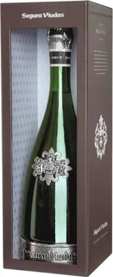 A bottle of Segura Viudas Cava Brut Reserva Heredad in its gift box.