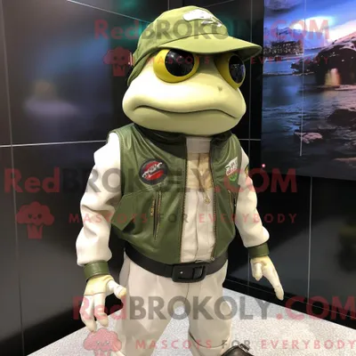 Produktbild von Maskottchenfigur REDBROKOLY eines cremefarbenen Frosches mit Motorradjacke und Baskenmütze