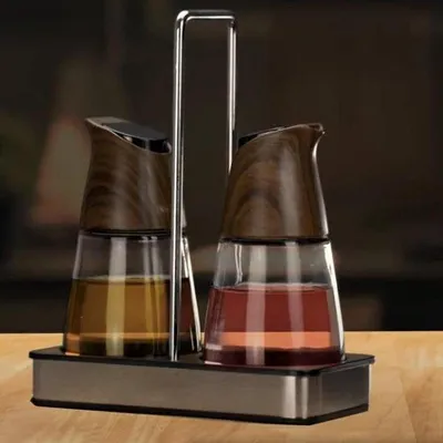 Produktbild von Famanu Glas Öl- und Essigspender mit Metallständer - elegant und praktisch