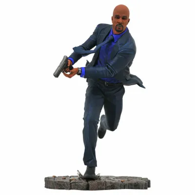 Zdjęcie produktu dla Diamond Select - Figurki kolekcjonerska John Wick 2 Cassian 23cm diorama