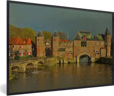 Produktbild von MuchoWow® Gerahmtes Poster Poort - Niederlande - Amersfoort 90x60 cm - Poster mit Schwarzem Bilderrahmen Wandposter Rahmen Foto Bilder - Fotorahmen - Foto-Plakat