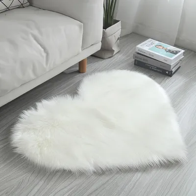 Immagine prodotto di Tappeto in peluche a forma di cuore, ideale per la camera da letto e il soggiorno