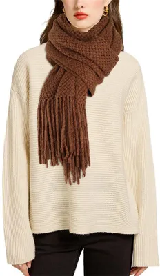 Imagen del producto de Uniqoos®: Elegante bufanda para mujer de acrílico, 210 x 50 cm. Suave y cálida, versátil como chal, con flecos, disponible en varios colores para otoño e invierno