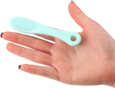 Produktbild von 2 Stück Silikon-Gesichtsreiniger und Mitesserentferner, Pinsel zur Reinigung von Nase und Poren, Finger-Schrubber, Massagepinsel für die Gesichtshaut, Zubehör in Grün und Rot