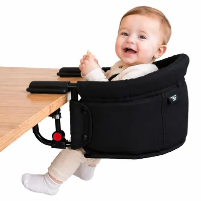 Productafbeelding van Bebies First Eettafelstoel Zwart – Opvouwbare kinderstoel met aluminium frame en 5-puntsgordel, antislip voetjes, ideaal voor onderweg