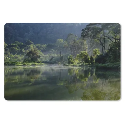 Produktbild von MuchoWow® Schreibtischunterlage Erstaunliche Spiegelung eines tropischen Regenwaldes in einem See in Jakarta 60x40 cm - XXL Mauspad - Großes Mauspad